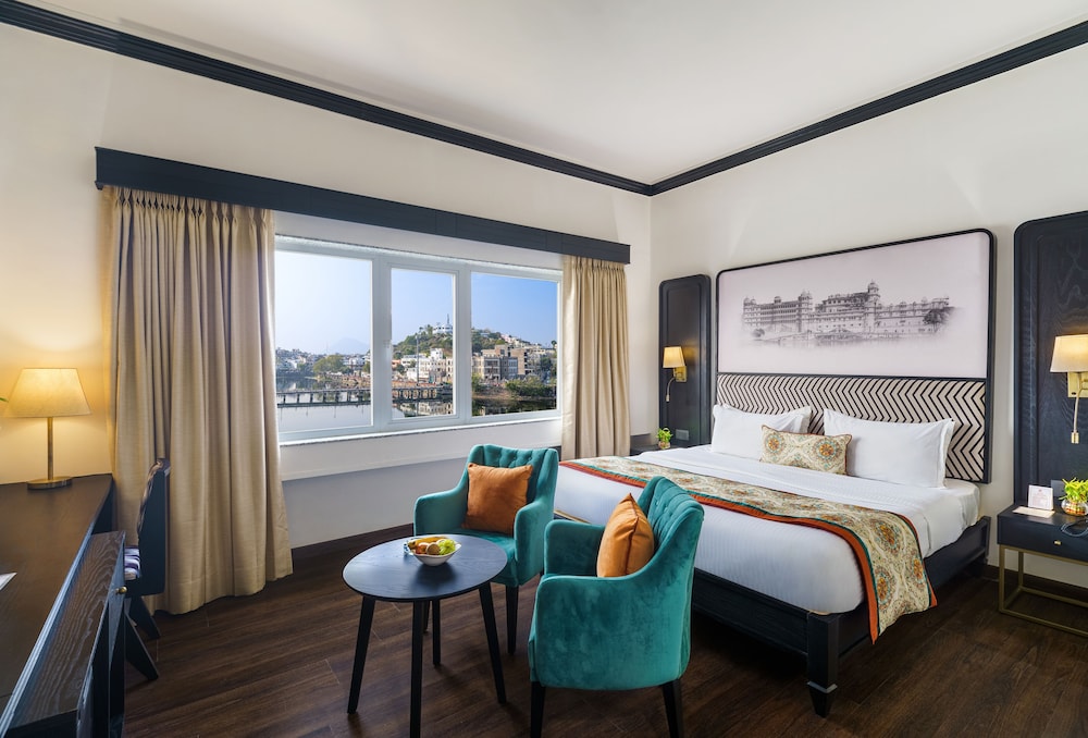 A Lake View Hotel Rajdarshan 18/49