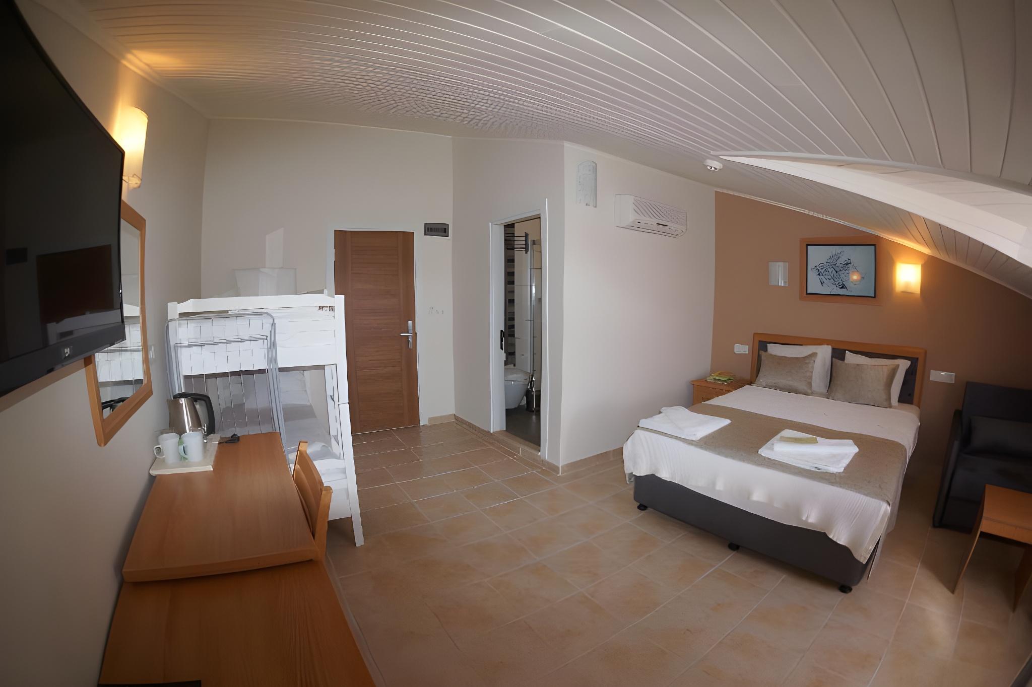 FAMILY ROOM (BUNK BED)