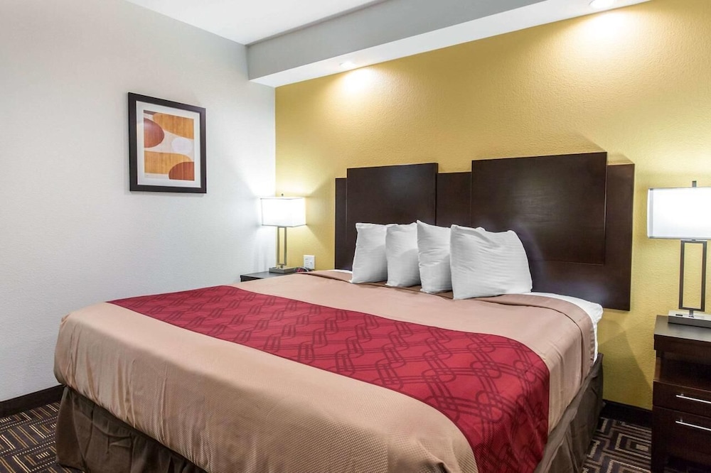 ECONO LODGE INN & SUITES SPRING - HOUSTON NORTH 13/24