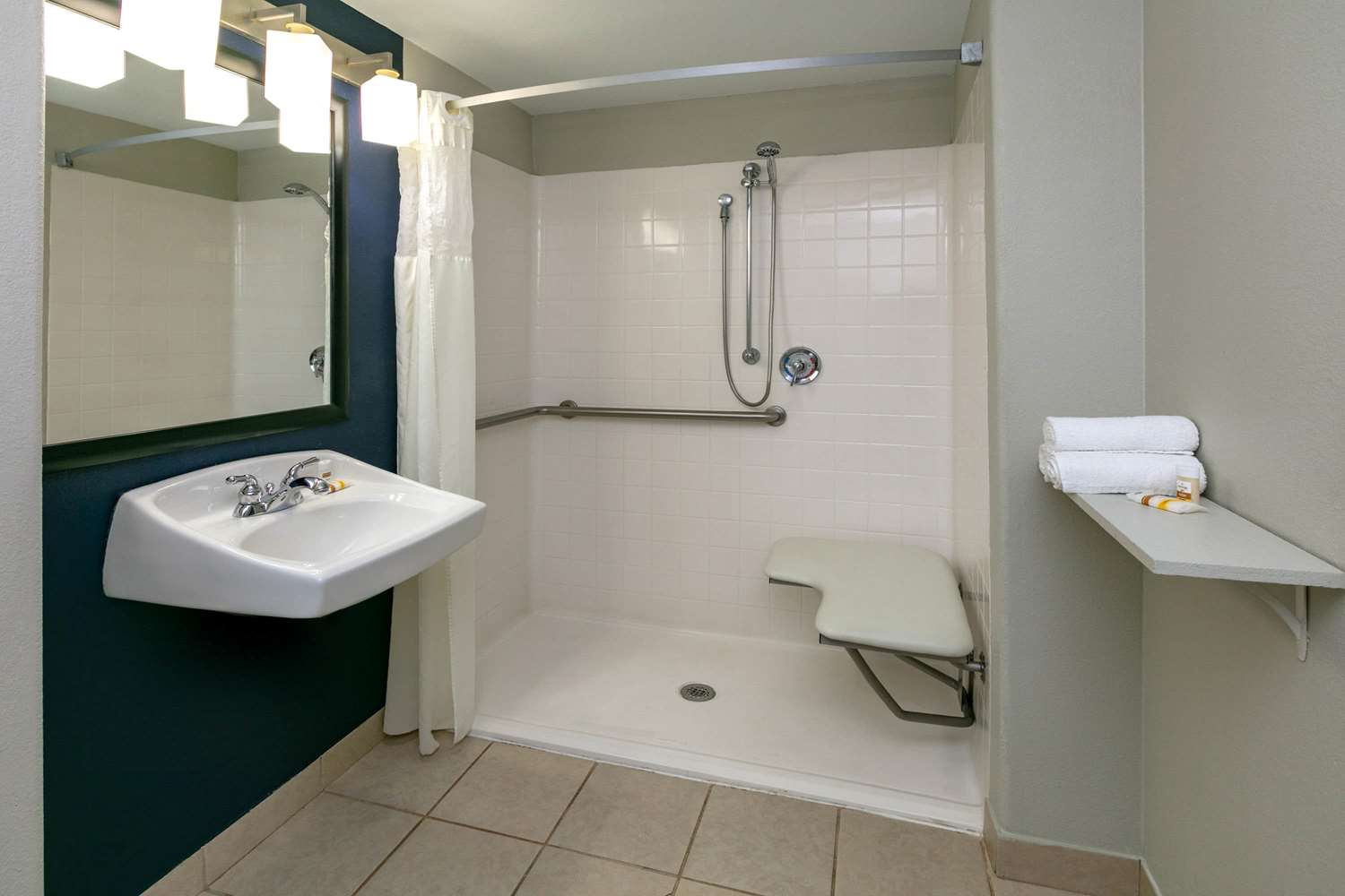 La Quinta Inn & Suites by Wyndham Horn Lake / Southaven Area 45/47