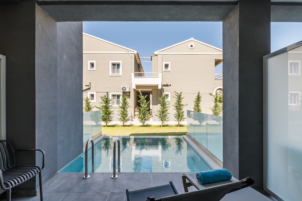 Acharavi Beach Hotel 46/84