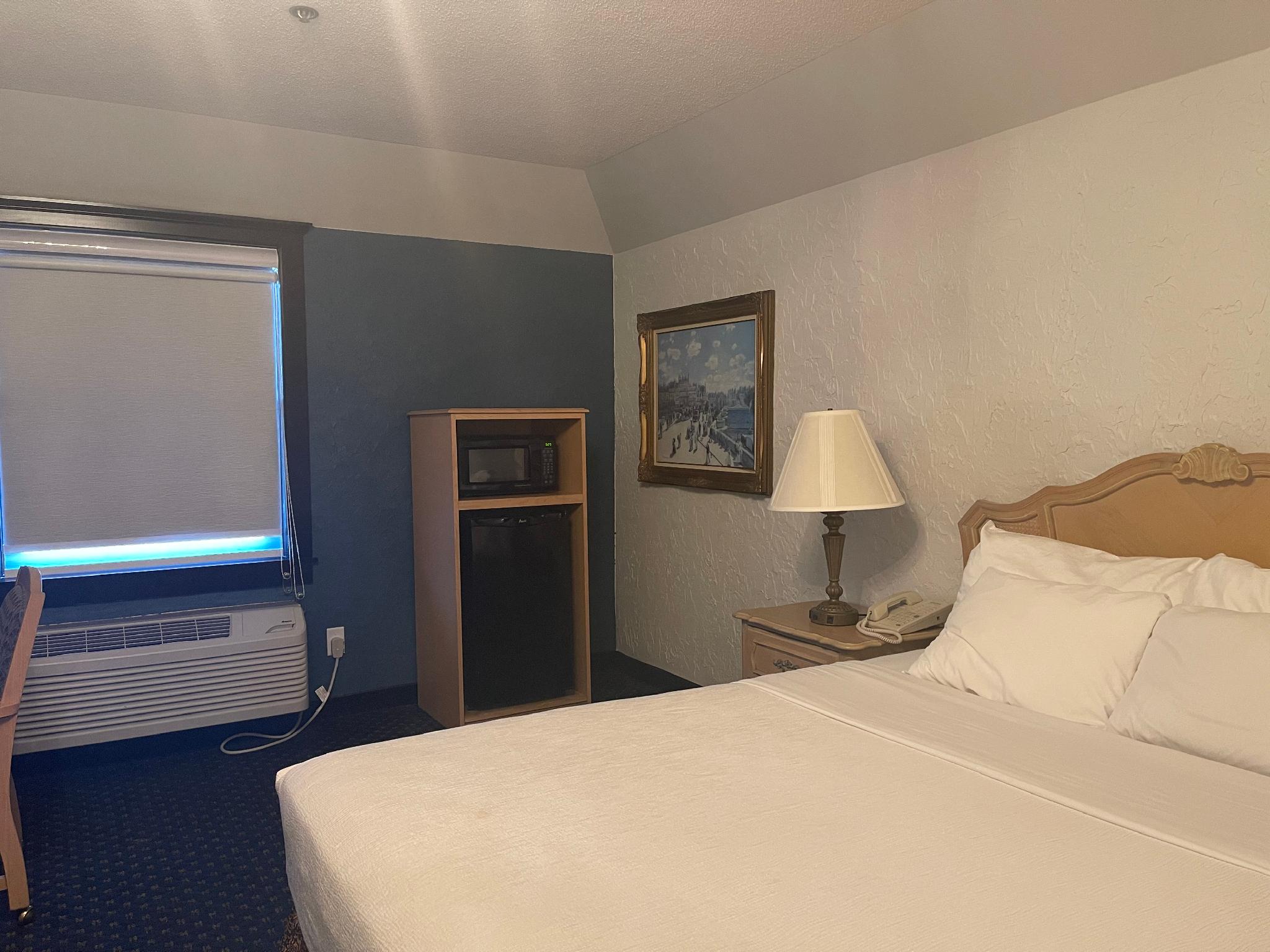 Executive, Queen Bed