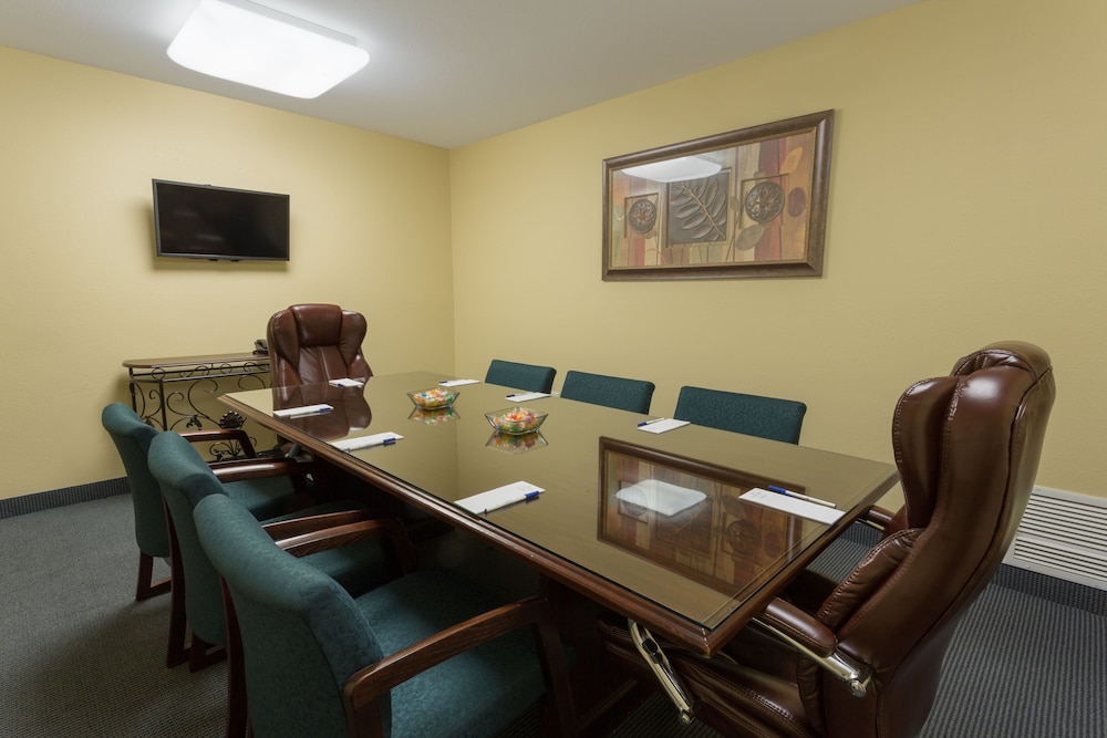 Candlewood Suites Tallahassee 38/44