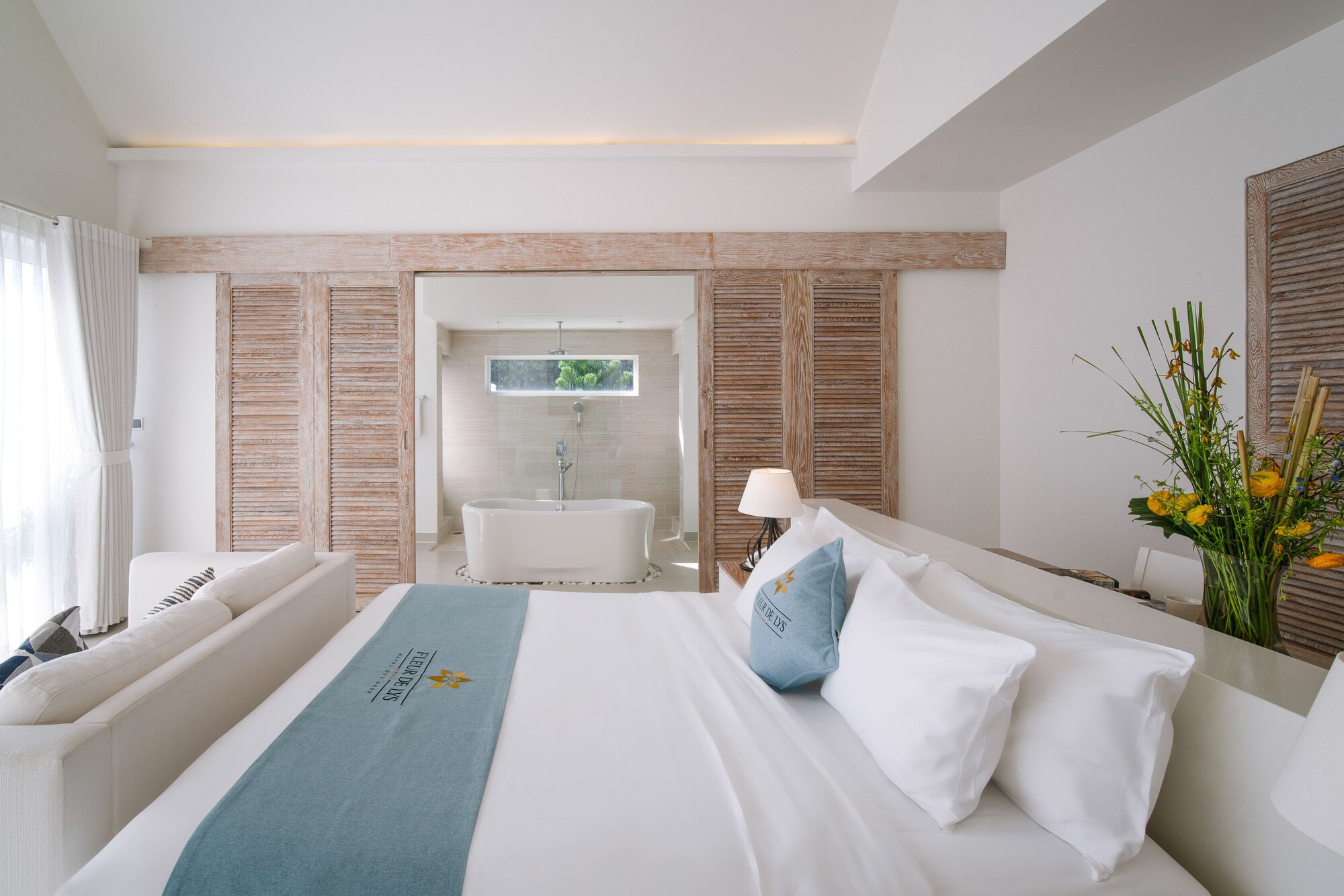 4 Bedrooms, Pool, Villa, 4 King Beds, Beach Front