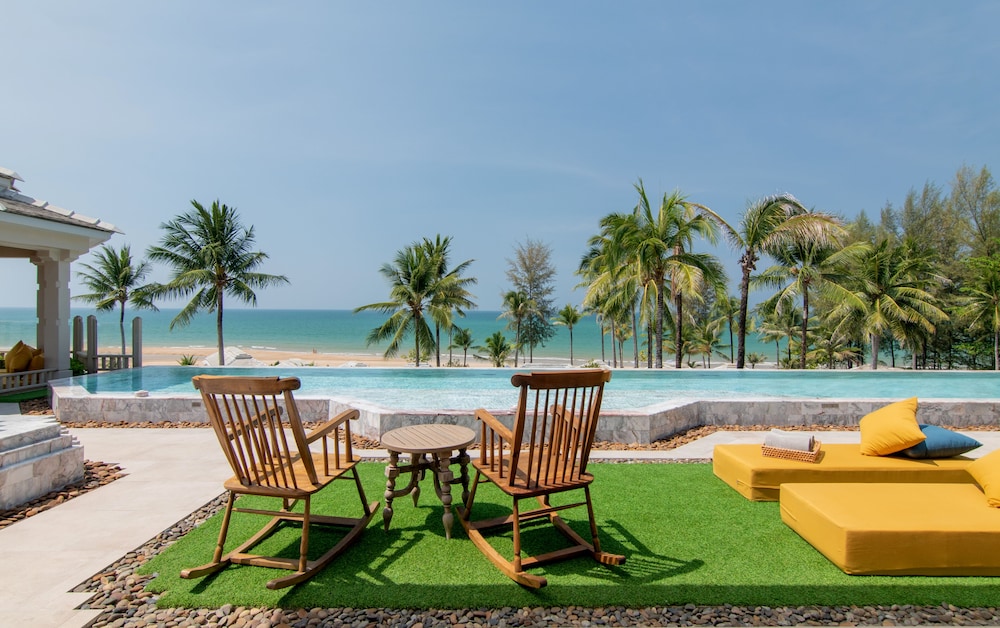 Devasom Khao Lak Beach Resort And Villas 31/33