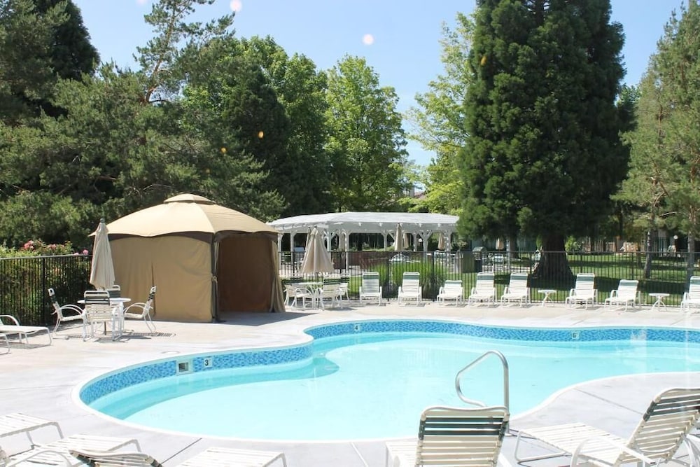 Thunderbird Resort Club 26/30