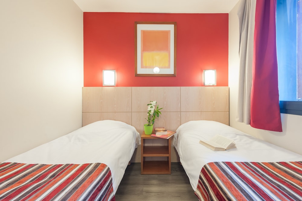 1 Bedroom, Apartment, Twin Beds, Sofa, Balcony or Terrace