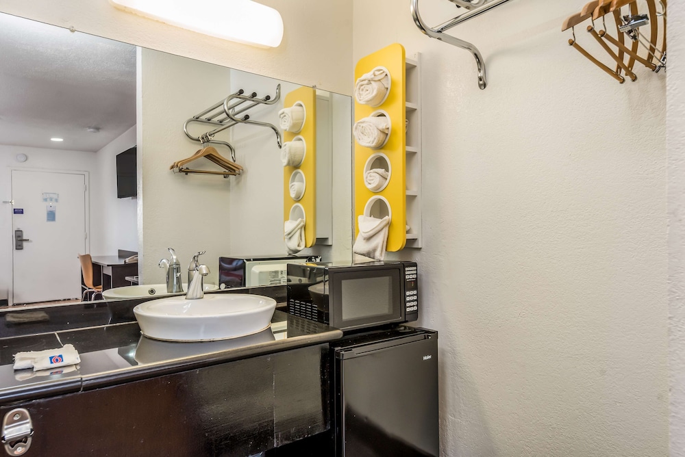 Motel6 Westley Ca 38/40