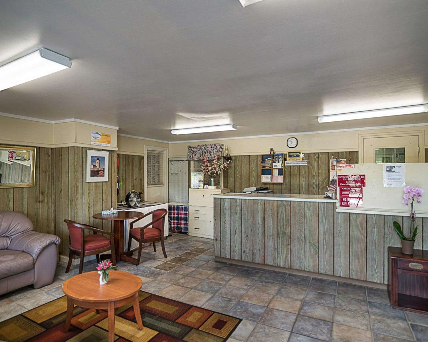 Econo Lodge Westminster, MA 6/36