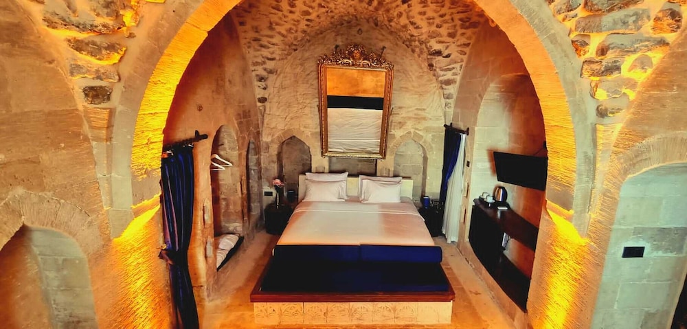 Antik Han Hotel 38/41