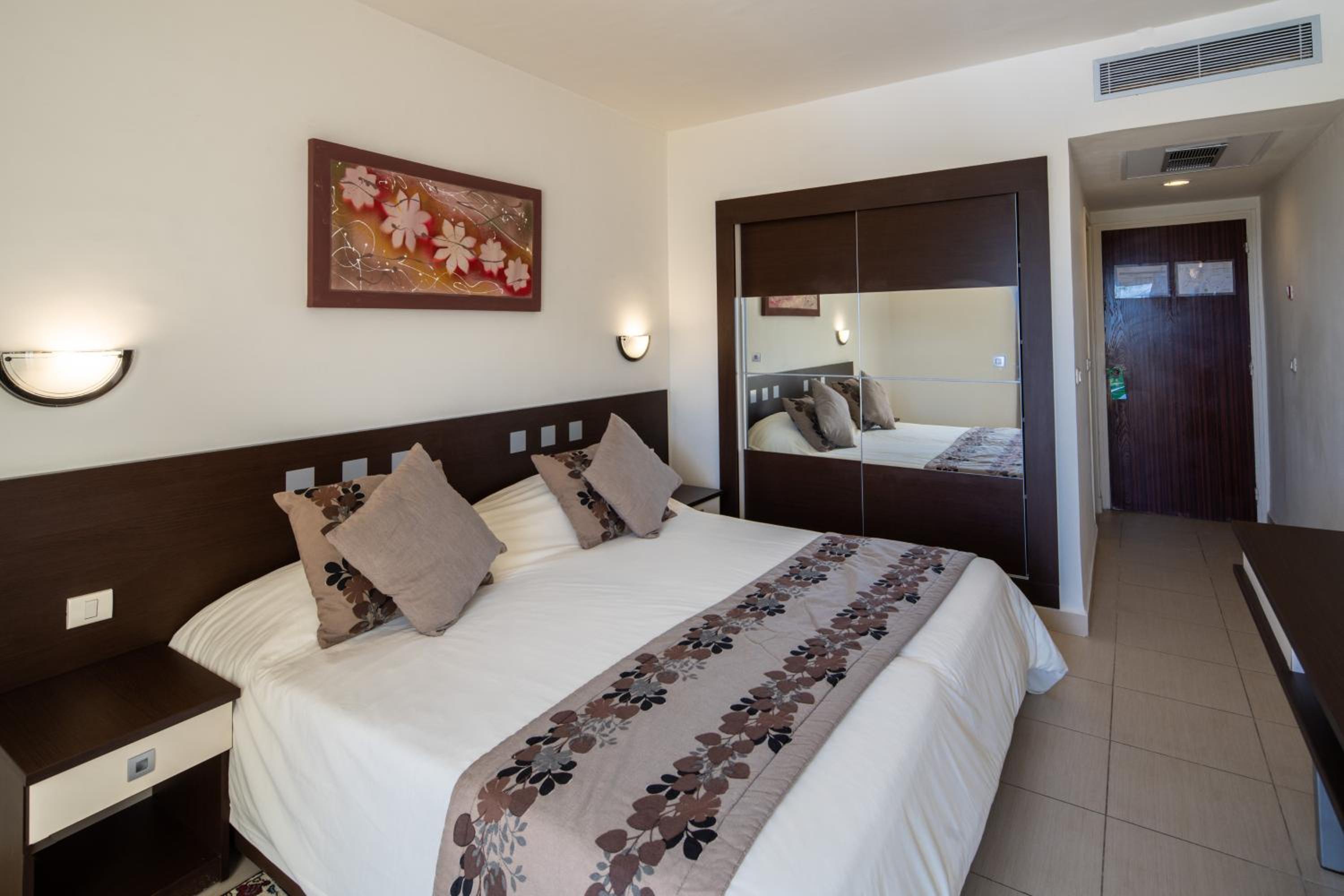 STANDARD DOUBLE ROOM