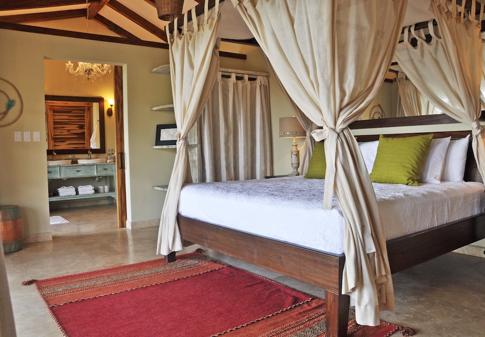 Hotel Casa Chameleon 24/73