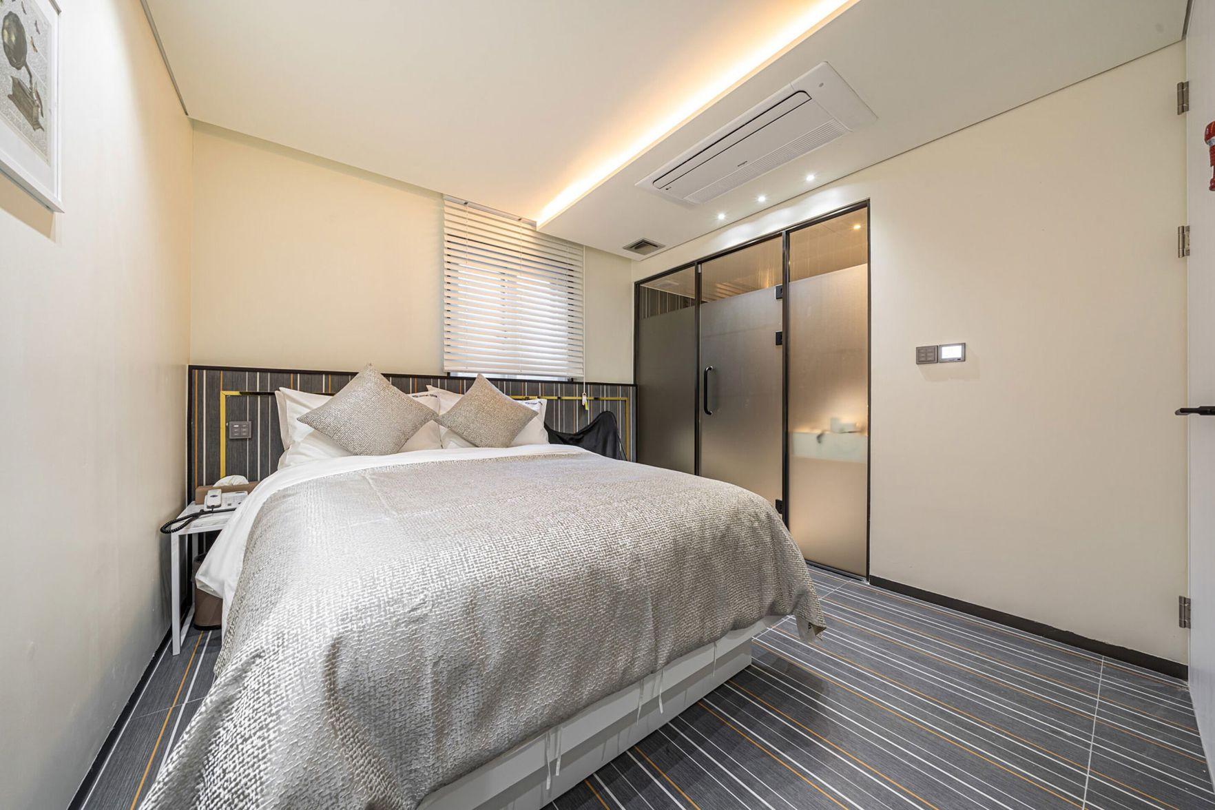 Room, King Bed