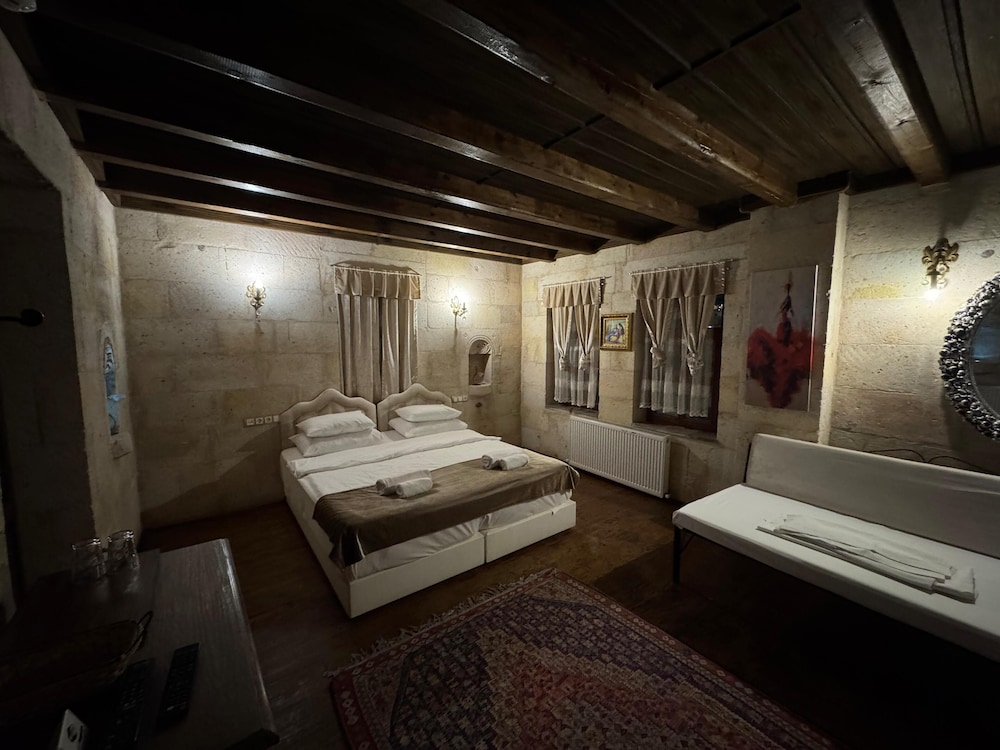 Cave Art Hotel 12/50