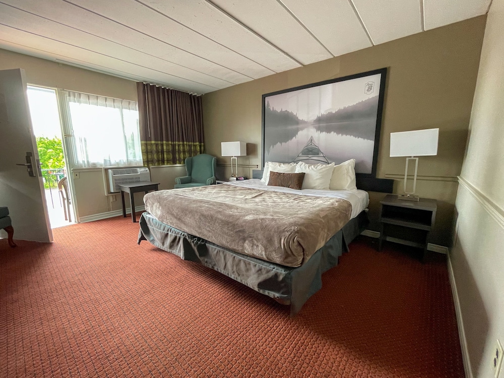 Super 8 by Wyndham Gananoque - Country Squire Resort 43/88