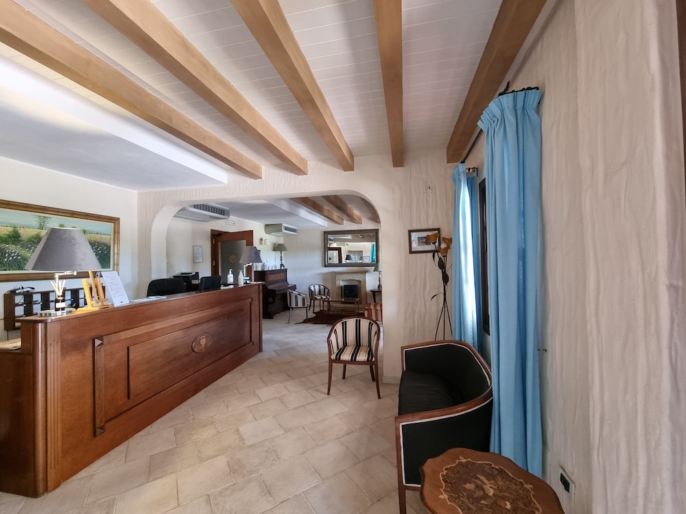 IS BENAS COUNTRY LODGE 7/63