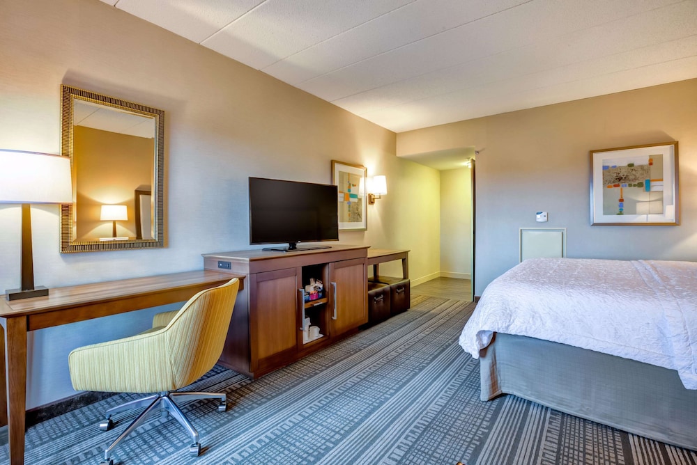 Hampton Inn Boston-Norwood 11/52