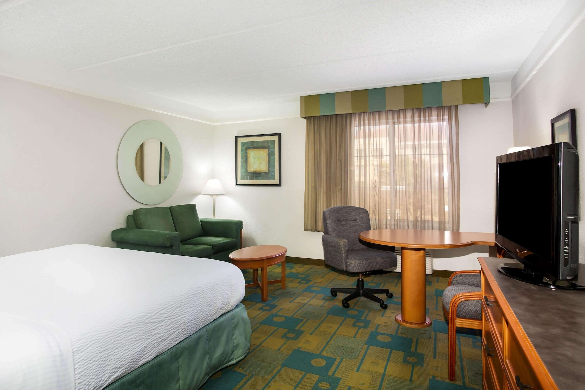 غرفة تنفيذية بسرير كينج، Fairfield by Marriott Inn & Suites Austin West 2/6