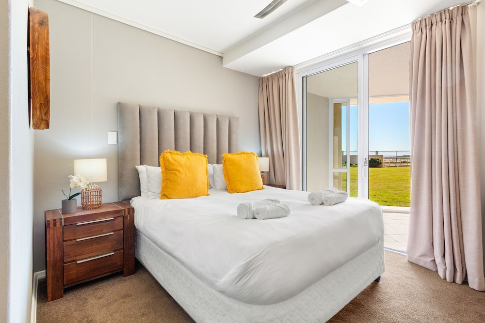 Luxury On The Beach Lagoon Beach 18/55