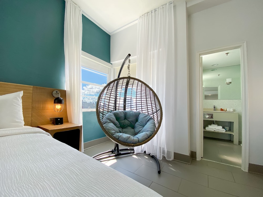 Marseilles Hotel 35/75