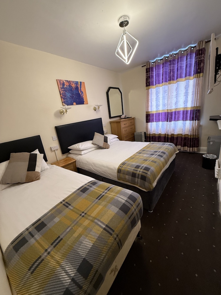 Diamonds Guest House 17/49
