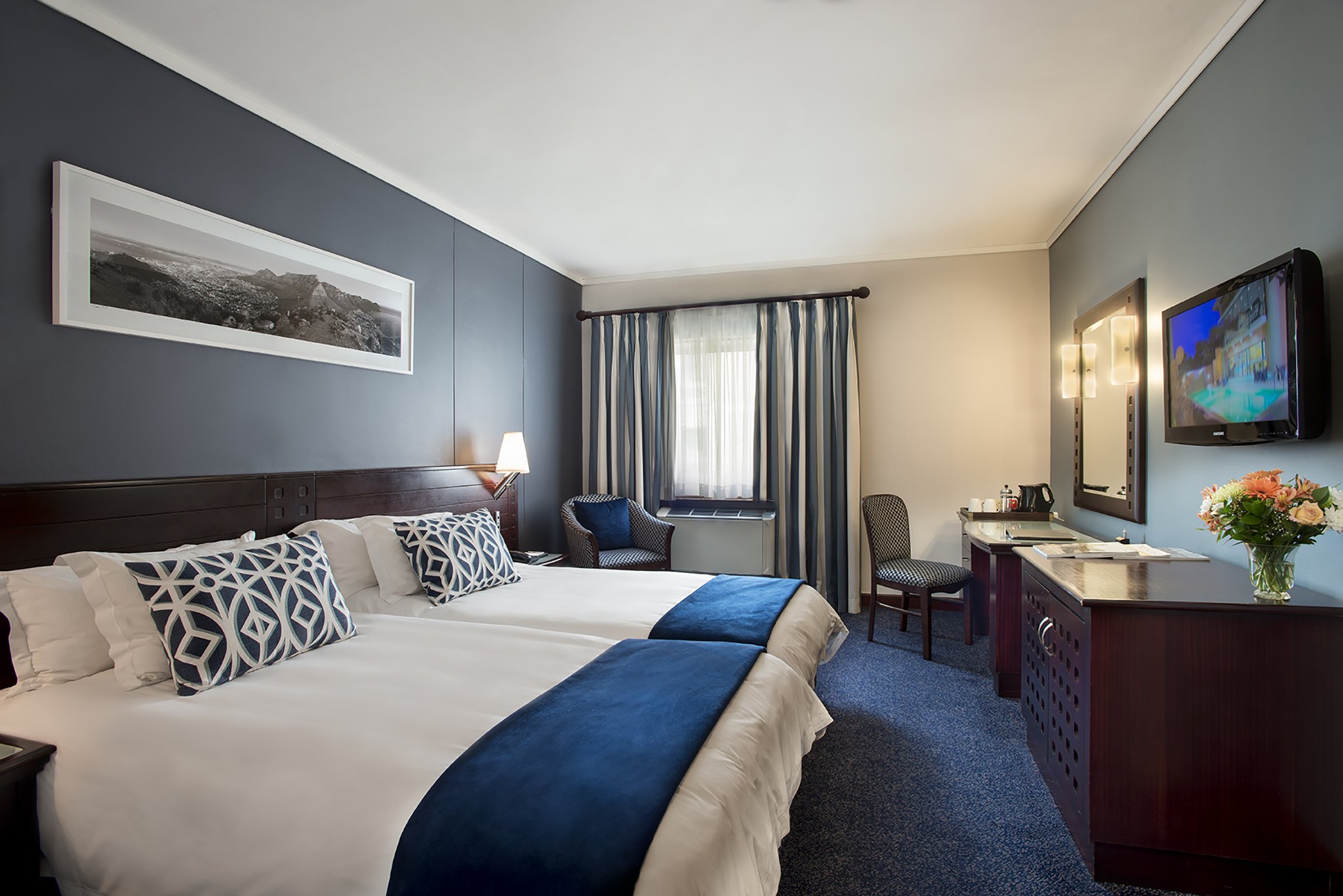 The Commodore Hotel 14/62