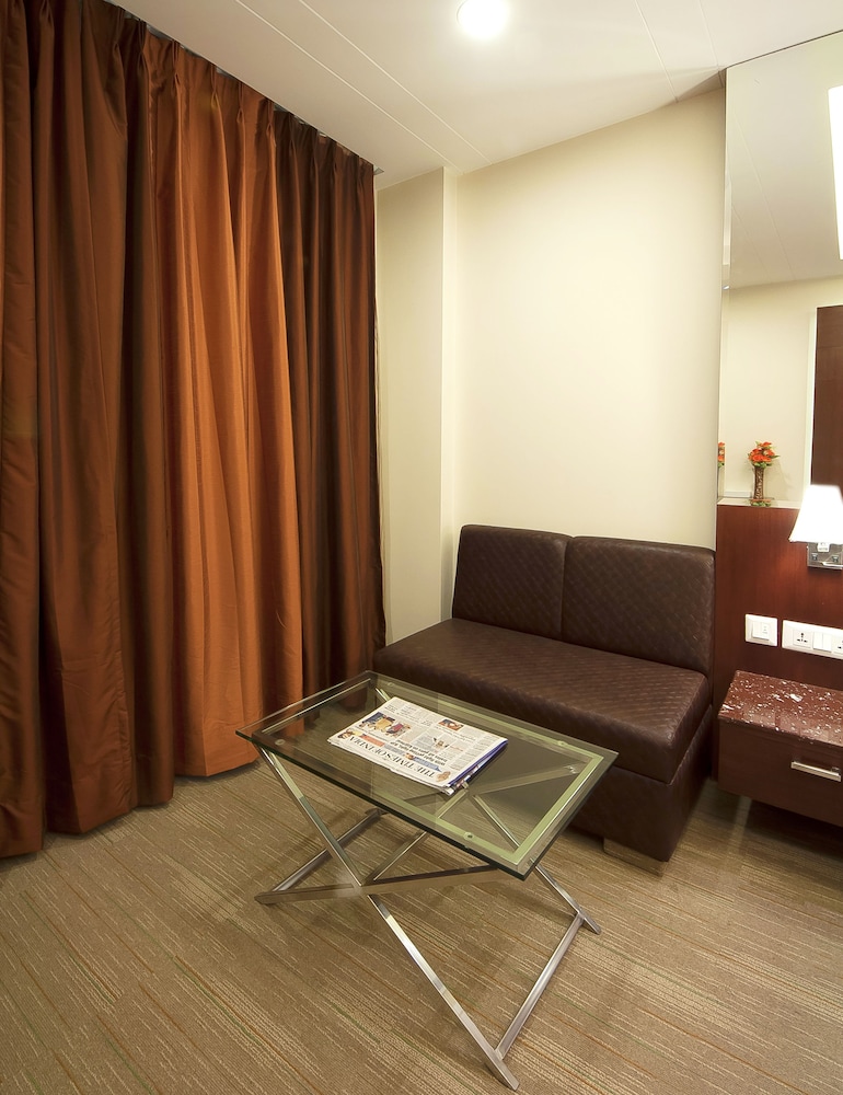 Hotel Golden Grand 35/51