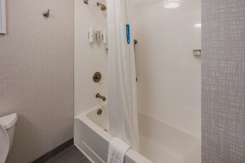 Hampton Inn & Suites Fredericksburg-at Celebrate Virginia 38/39
