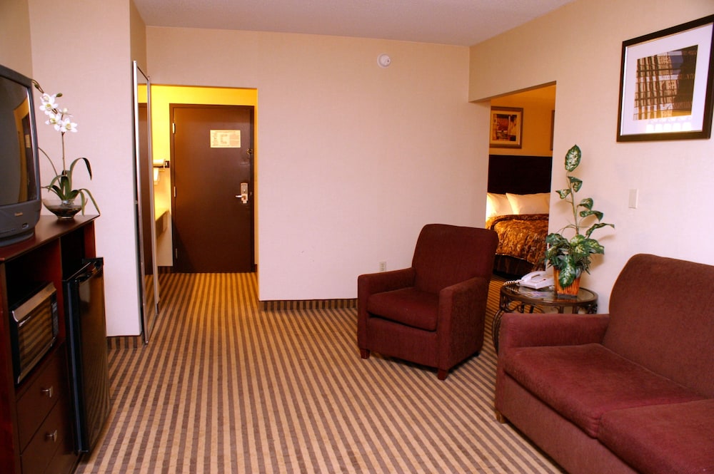 Rodeway Inn & Suites East Windsor CT 26/44