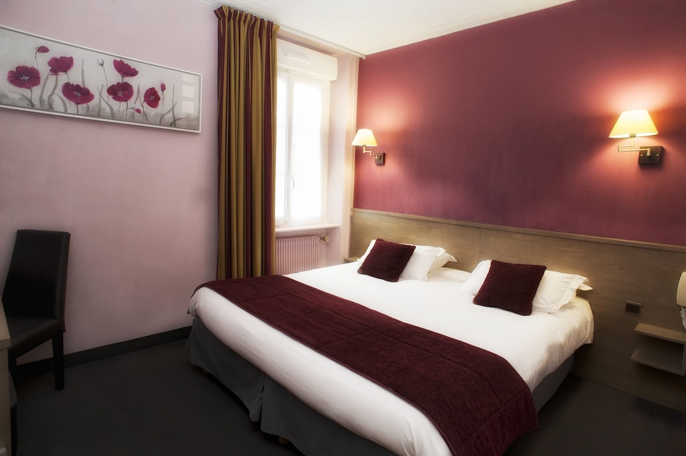 Brit Hotel Le Surcouf 14/42
