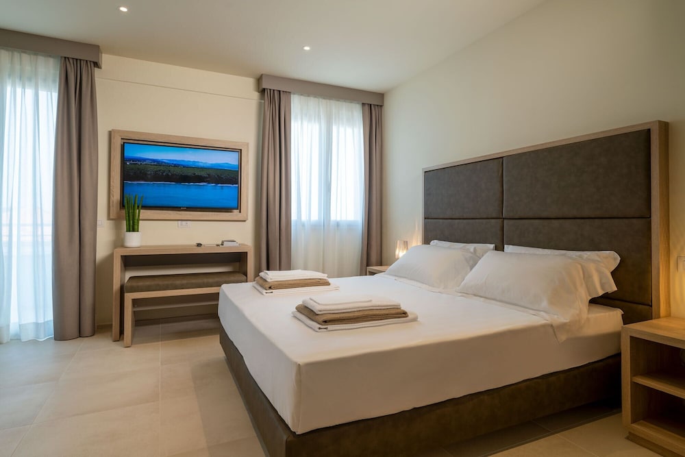Palace Lido Hotel and Suites 7/33
