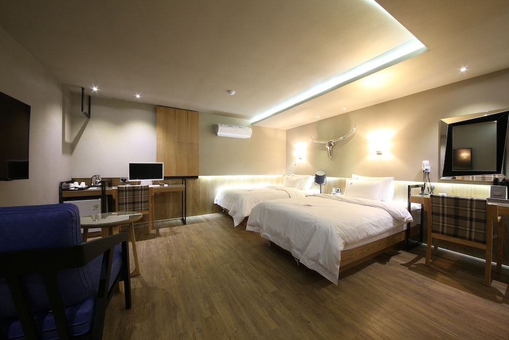 Avenue Hotel 18/41