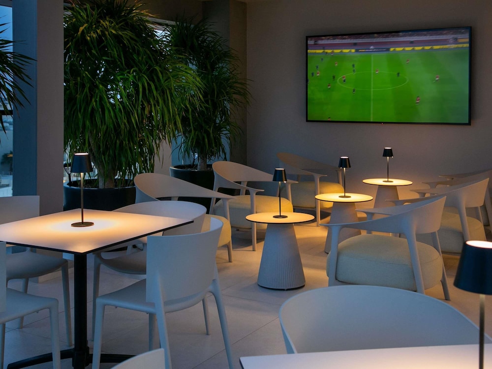 Mercure Larnaca Finikoudes Beach 54/60
