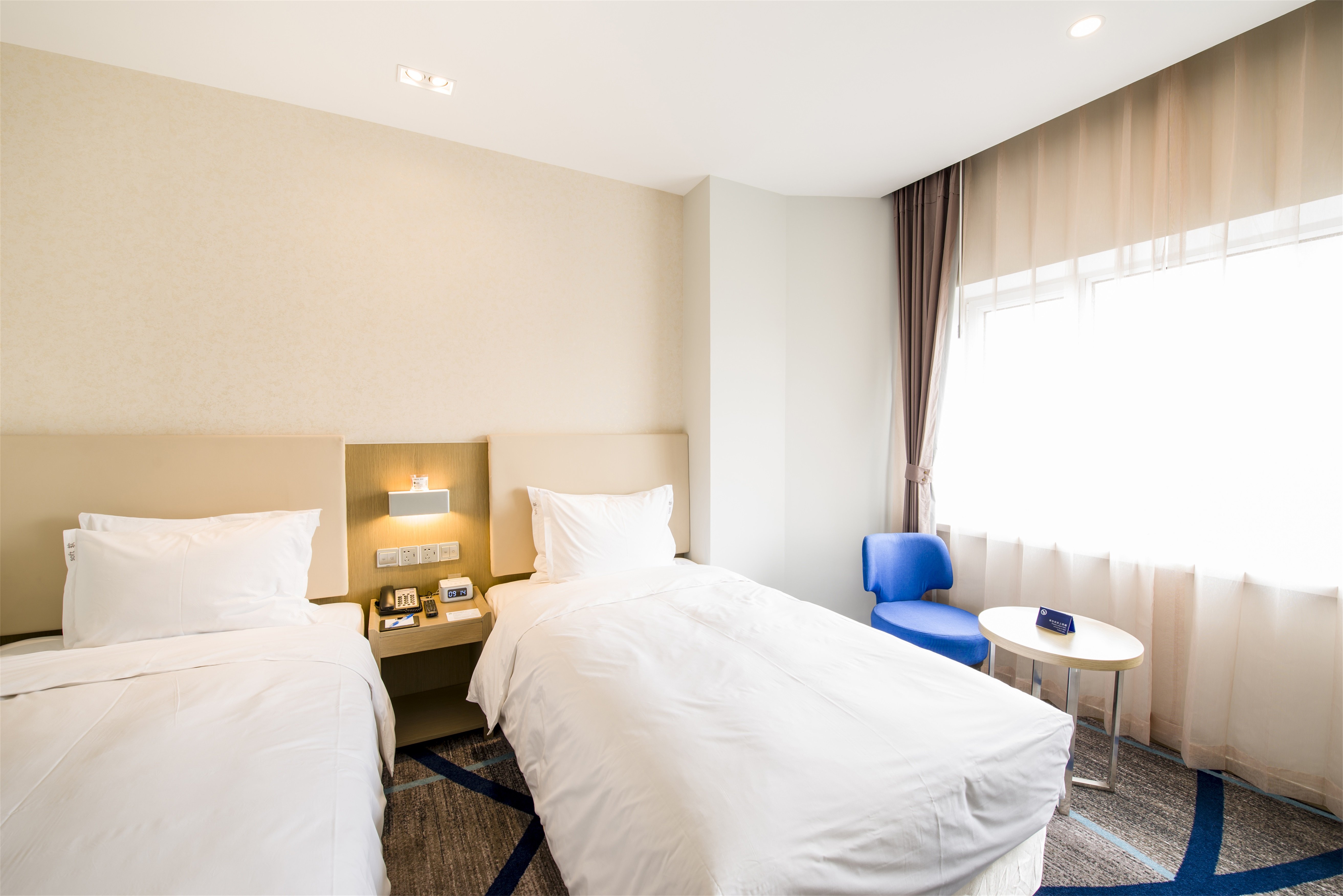 HOLIDAY INN EXPRESS CHENGDE DOWNTOWN 22/86