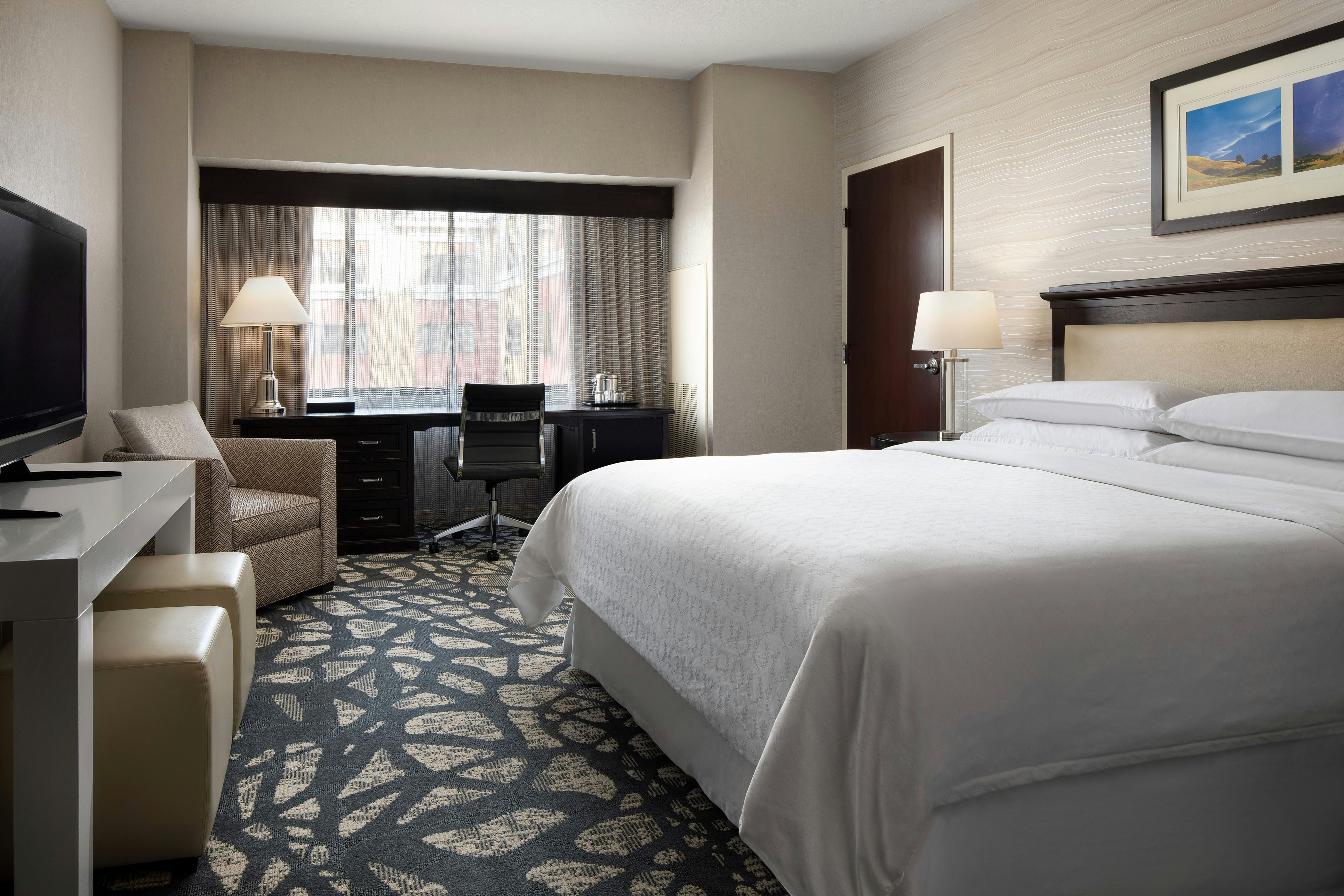ROOM, KING BED