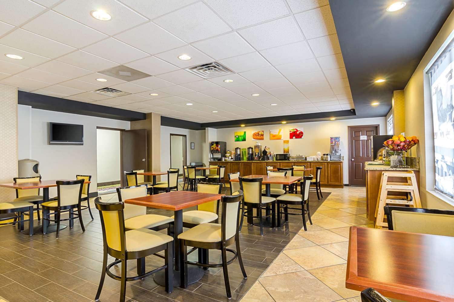 Holiday Inn & Suites Richmond - West End 11/15