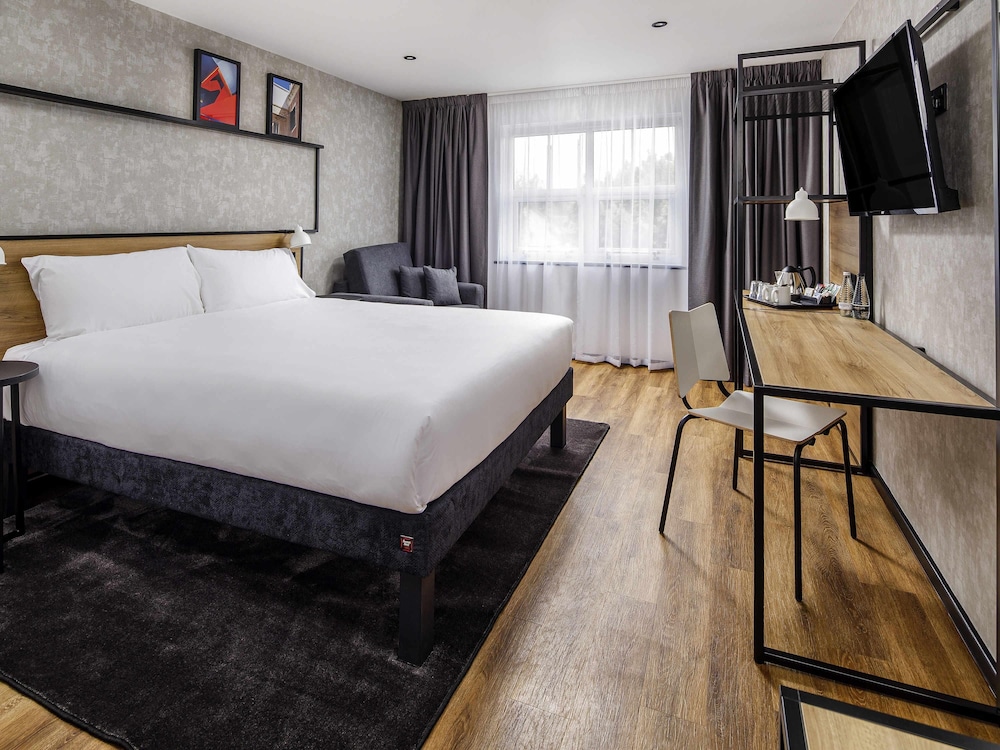 ibis Wakefield East Castleford 10/45