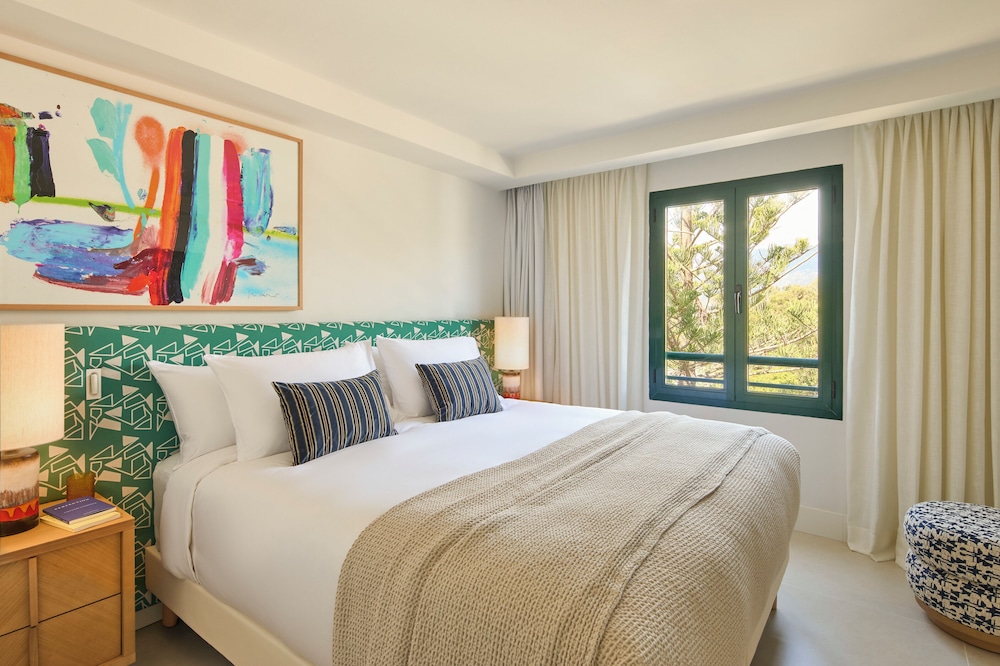 DUPLEX, KING BED, BALCONY