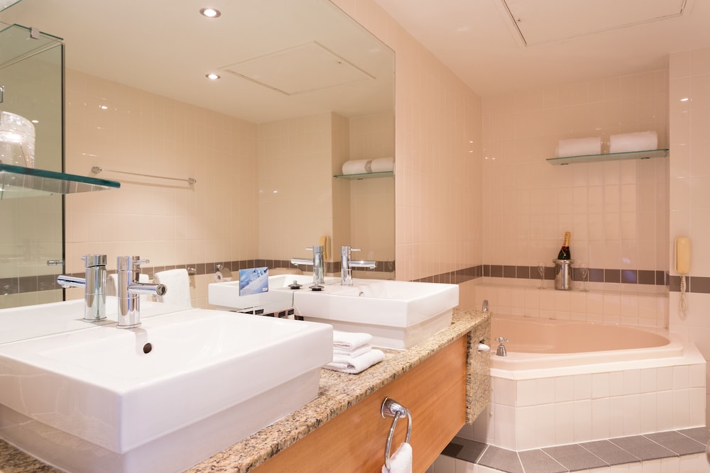 Royal on the Park Hotel and Suites 10/57