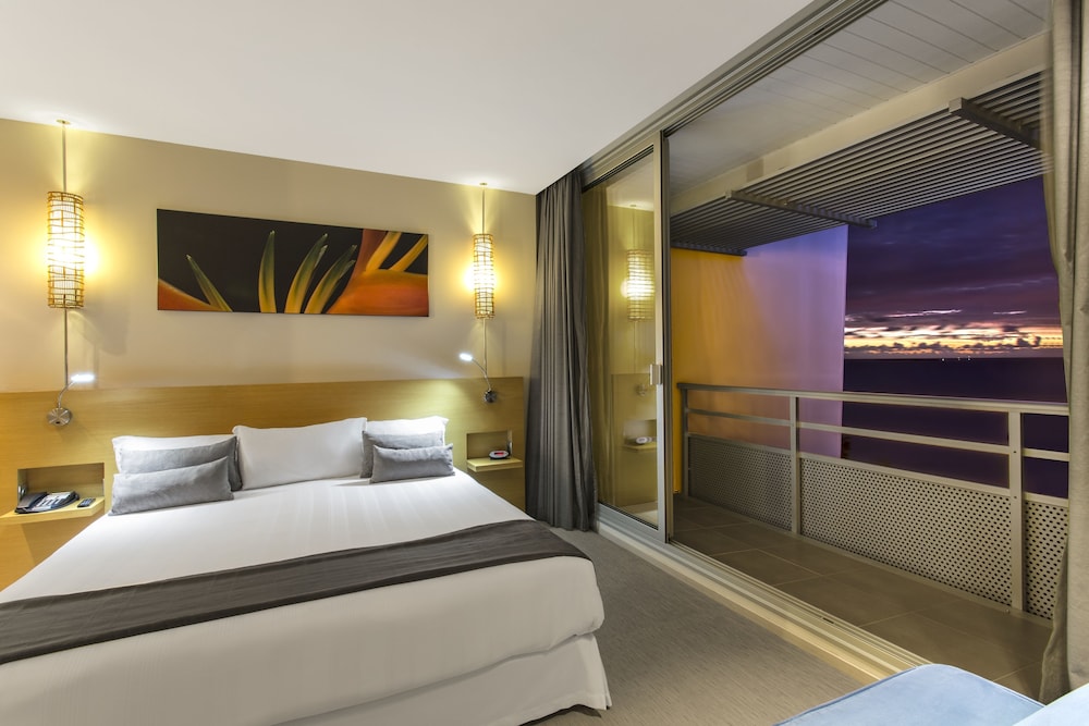 Chateau Royal Beach Resort and Spa 24/60