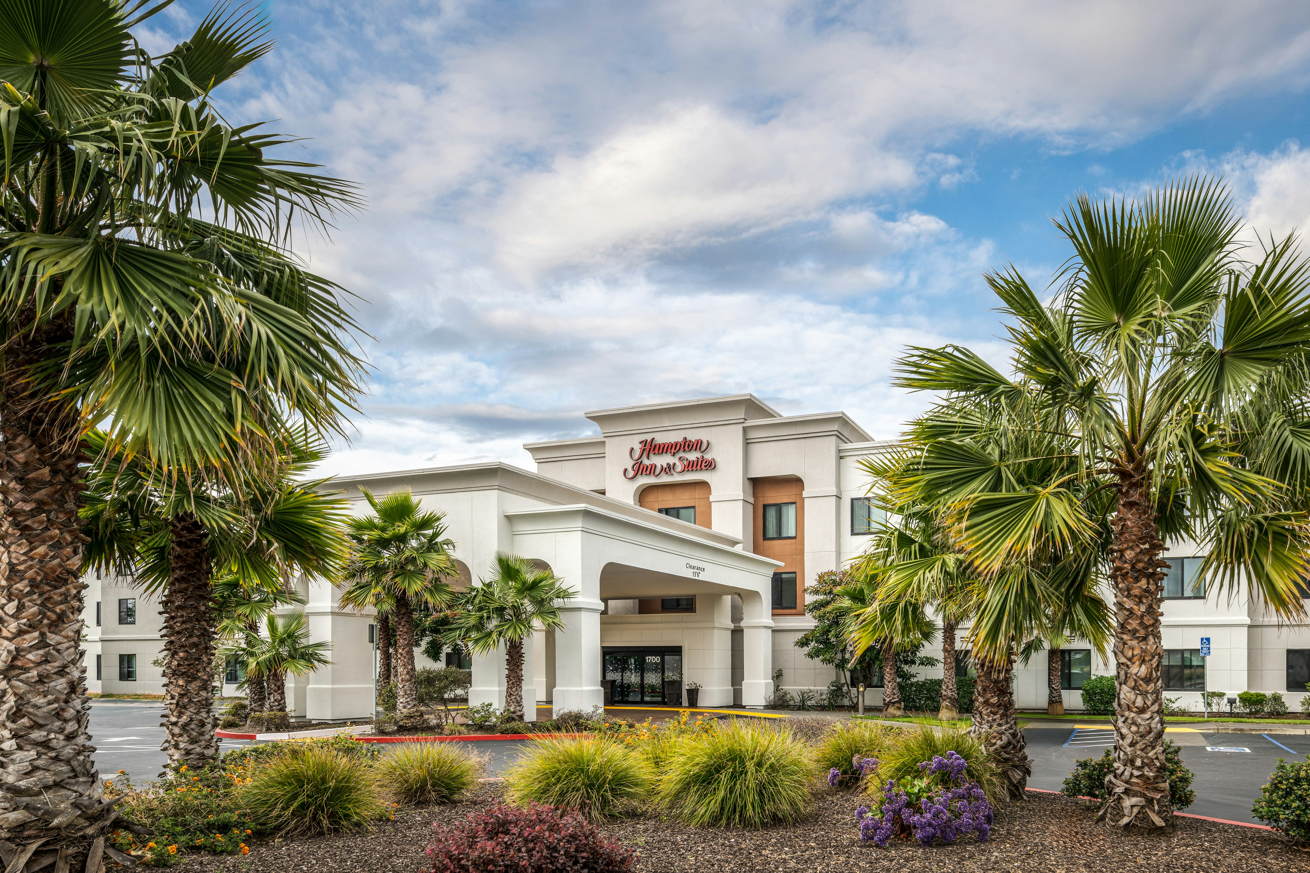 Hampton Inn Suites Oakland Airport 60/63