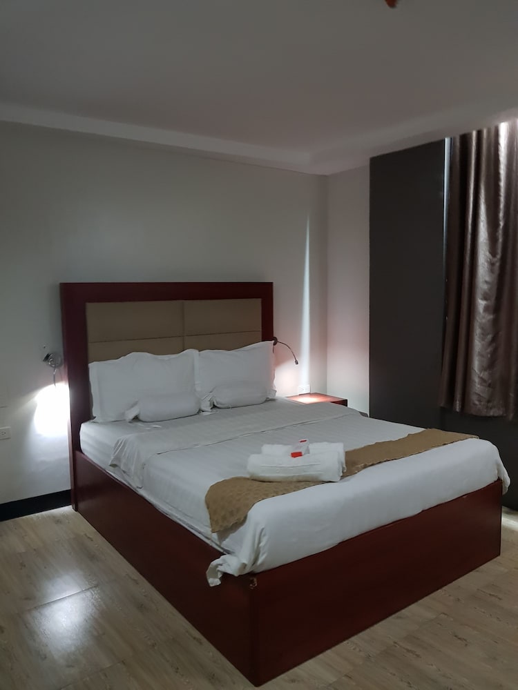 Cherry Midtown Hotel 8/32