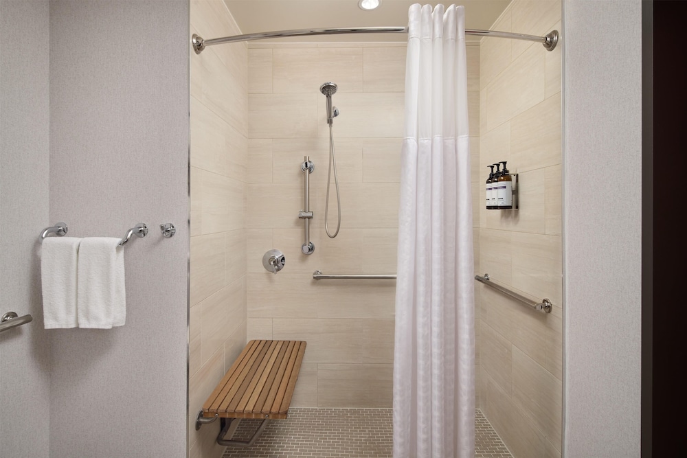 Hyatt Regency Tysons Corner Center 48/50
