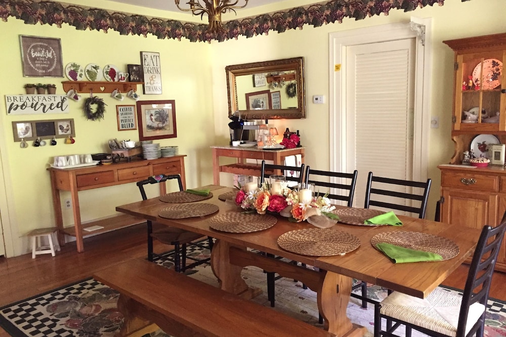 18 Vine Inn &amp; Carriage House 35/50