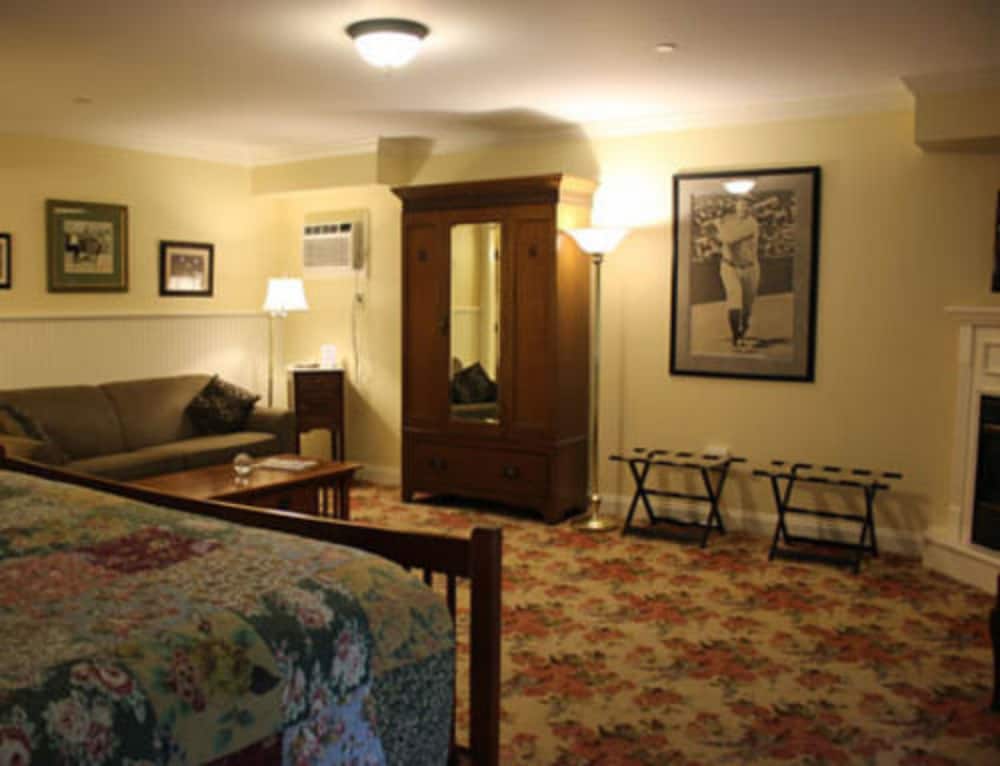 Kearsarge Inn 8/48