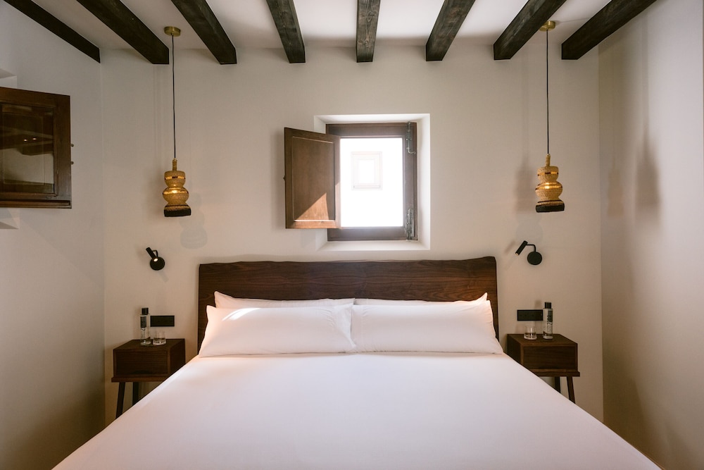 Junior, King Bed, Casa Maca 6/10