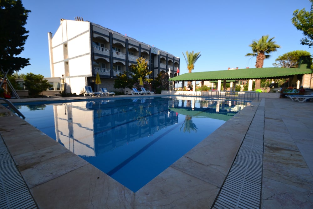Cunda Basel Hotel 22/47