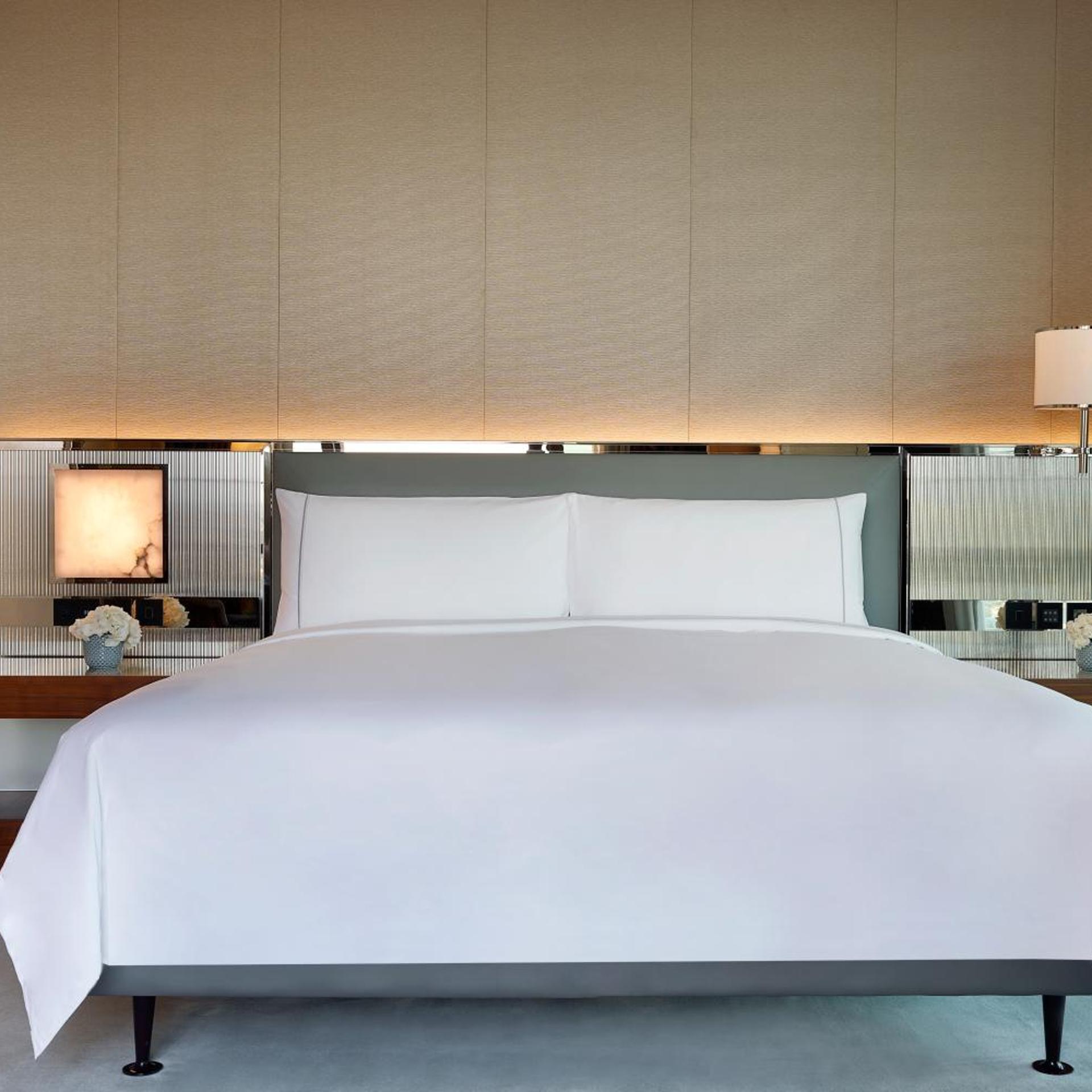 Horizon, Suite, King Bed, City View, Balcony