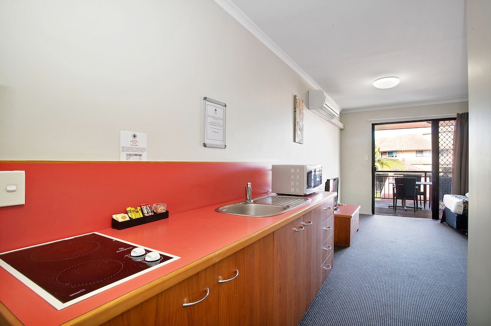MACKAY RESORT MOTEL 8/65