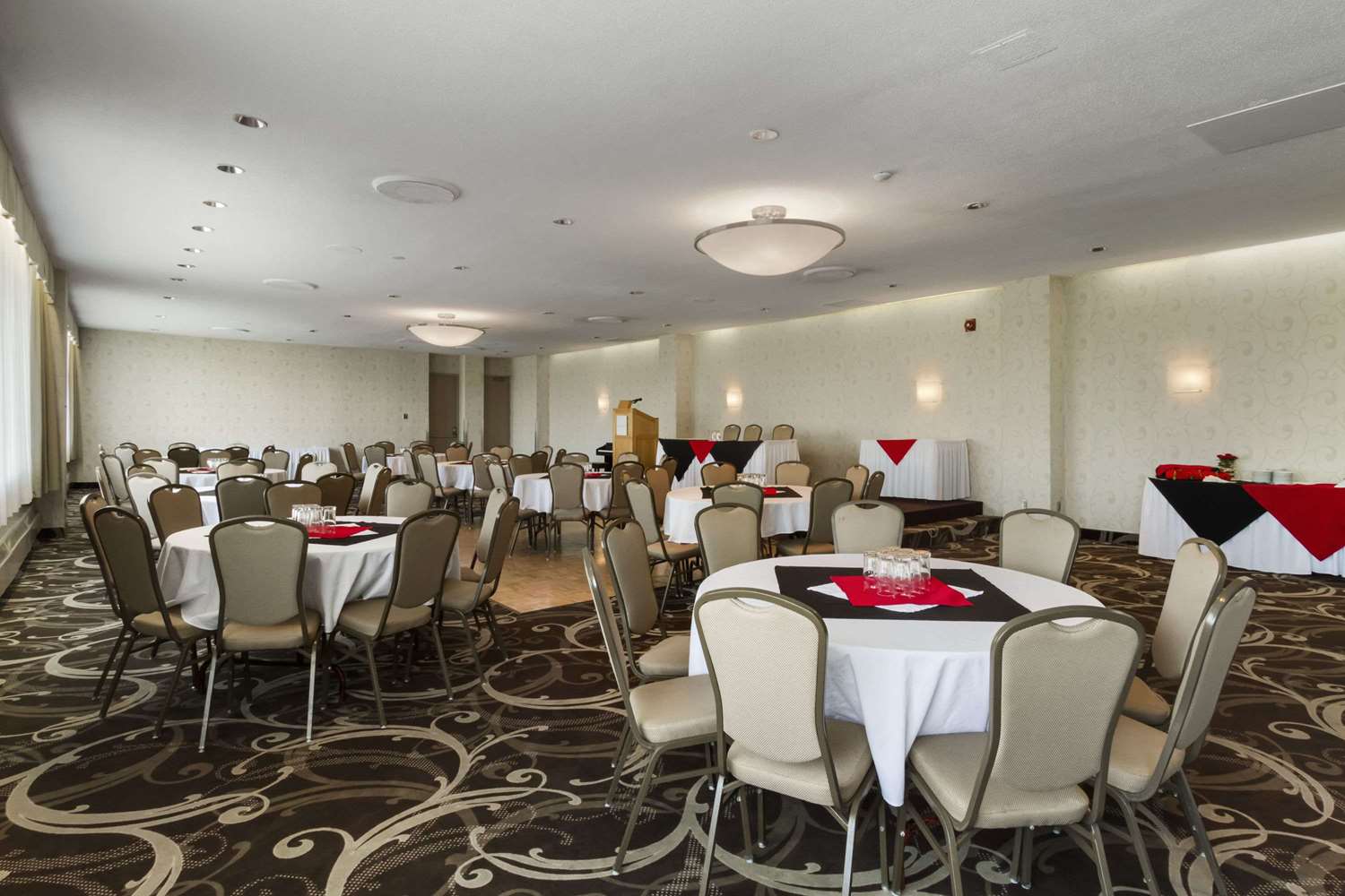 Ramada by Wyndham Belleville Harbourview Conference Centre 8/13